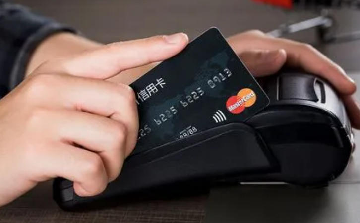 个人POS机刷自己信用卡有影响吗-POS机刷自己信用卡的风险和注意事项